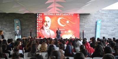 Fatih Bayhan Adana’da Mehmet Âkif programlarıyla gençlerle buluştu