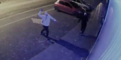 İki kız kardeşin işlettiği iş yerine yılbaşı gecesi taşlı saldırı