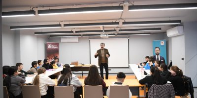 Sarıçam’da eğitime güçlü destek: 84 çocuğa İngilizce kursu