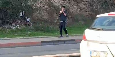 Adana'da herkesin gözü önünde poşetle uçucu madde çekti