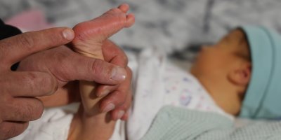 Topuk kanı çıkmazı: Bebeklerine kayyum atanması endişesiyle yaşıyorlar