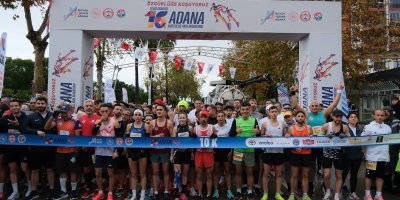 16. Uluslararası Adana Kurtuluş Yarı Maratonu yağmur altında koşuldu