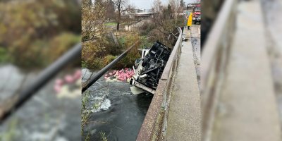 Ceyhan–Osmaniye yolunda korkutan kaza: Kamyon köprüden yuvarlandı