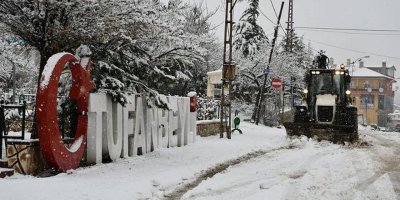 Tufanbeyli’de yoğun kar yağışı nedeniyle eğitime 1 gün ara verildi