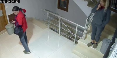 Kadın hırsızlar beğendikleri ayakkabıları böyle çaldı