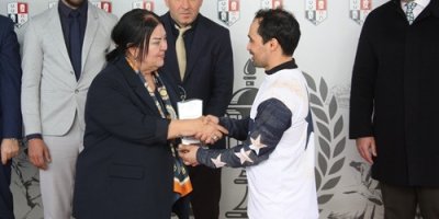 Seyhan Belediye Başkanlığı Koşusu’nu Hood River Kazandı