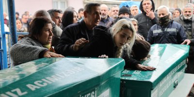 Babalarının öldürdüğü kardeşler yan yana toprağa verildi