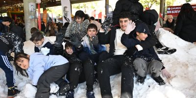 Çukurova Belediyesi’nden yarıyıl tatilinde çocuklara kar sürprizi