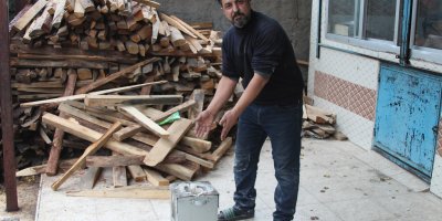 Benzinle ateş yakmak istedi, az daha kendi yanıyordu