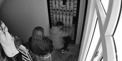 Boşanmaya çalıştığı eşi, yapmadığını bırakmadı