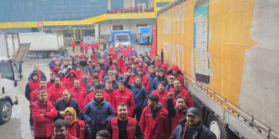 Migros depo işçileri Adana'da iş bıraktı