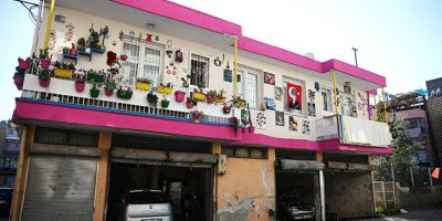 Adana’da atıklardan yapılan “süslü ev” ilgi odağı oldu