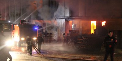 Adana’da fabrika yangını