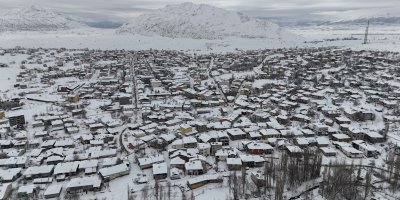 Tufanbeyli’de kar masalı: İlçe beyaza büründü