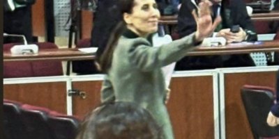 Seyhan Belediye Başkanı Oya Tekin Kürsüde: "Tarihe Not Düşüyorum!"