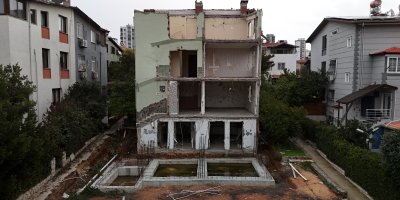 Kaçak inşaat yaptığı iddia edilen Seyhan Belediyesi Başkan Yardımcısı  İnci Makal  sessizliğini bozdu.