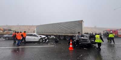 Tarsus-Adana-Gaziantep Otoyolu’nda zincirleme kaza: 2 kişi hayatını kaybetti, 11 kişi yaralandı