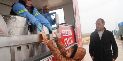 Seyhan Belediyesi, yağıştan etkilenen mahallelerde saha çalışmalarını sürdürüyor.