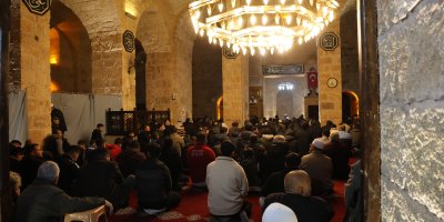 Berat Kandili’nde Kozan’ın tarihi camisi doldu taştı