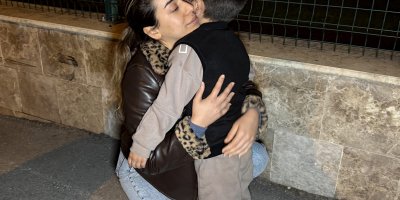 Anne, çocuğuna 1,5 yıl sonra polis merkezinde kavuştu