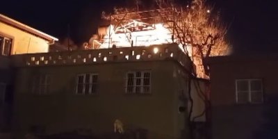 Kozan’da gece çıkan yangın, evi kullanılamaz hale getirdi