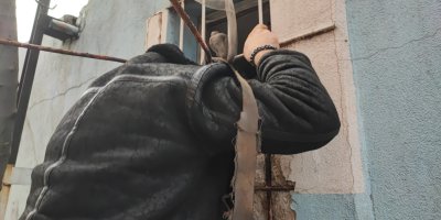 Seyhan’da film gibi hırsızlık: Küçük pencereden girip sadece iPhone’ları aldı