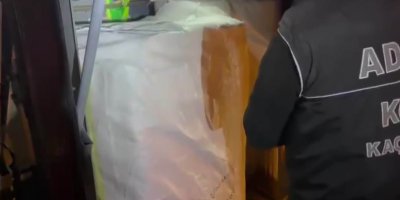 Çuvaldan 14 bin paket kaçak sigara çıktı