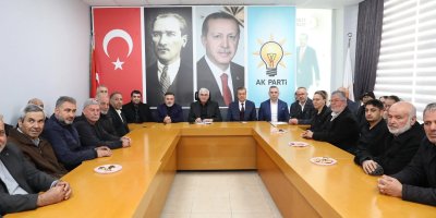 AK Parti Adana’da saha çalışmalarını Karataş’ta sürdürdü
