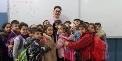 Fatma öğretmen kanseri yendi, öğrencilerine kavuştu