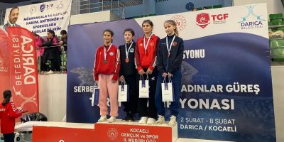 Fekeli sporcu Damla Ünal Türkiye kürsüsünde