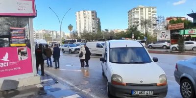 Adana’da Duygu Cafe önündeki otobüs durağı günlük krize dönüştü