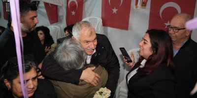 Zeydan Karalar: "Böyle bir sevgiyle çevrelenmek mutluluğumuzu da sorumluluğumuzu da artırıyor.