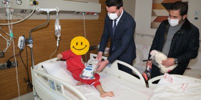 Genç Birlik Adana’dan hastanede tedavi gören çocuklara moral ziyareti