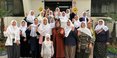 AK Parti Seyhan İlçe Kadın Kolları’ndan Mihalgazi Belediye Başkanı Akgün’e destek