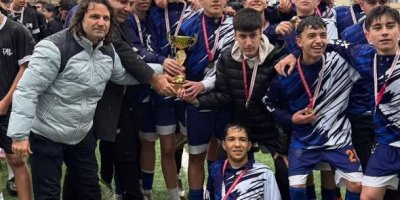 Liselilerin kavga çıkan maçında centilmenlik kazandı