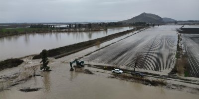 Kozan'da sağanak taşkınlara yol açtı