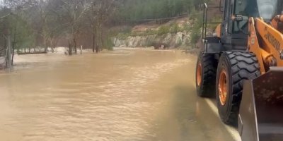 Feke–Saimbeyli karayolu Göksu Nehri'nin taşması nedeniyle ulaşıma kapatıldı
