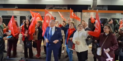 Raylar Üzerinde Aşk ve Öykü: Metroda 93 Kalemden Edebiyat Coşkusu