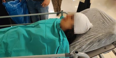 Ekmek almaya giderken sokak köpeklerinin saldırısına uğrayan genç kız yaralandı