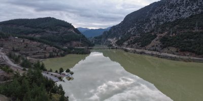 Feke Barajı'nda yükselen su seviyesi yüz güldürüyor