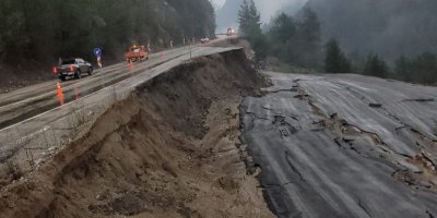 Feke’de helikopter pistinde heyelan meydana geldi