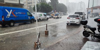 Kısa süren yağmur hayatı felç etti
