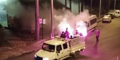 Adana'da ilk sahurda meşaleli davul şovu