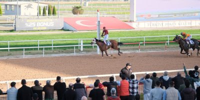 Adana Büyükşehir Belediye Başkanlığı Koşusu’nu Süper Bella kazandı