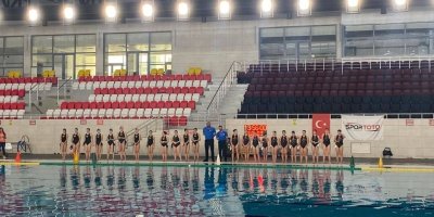 Genç sutopcular Adana’da madalya için yarıştı