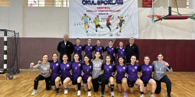 Adana Şehit Ahmet Mehmet Oruç Spor Lisesi Türkiye finallerinde kürsüde