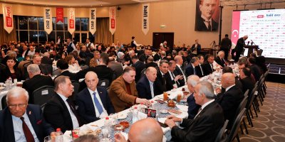 Adana'da koruyucu aileler ve çocukları iftarda buluştu