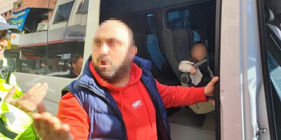 Trafik uygulamasında ceza yiyen sürücü polisi tehdit etti