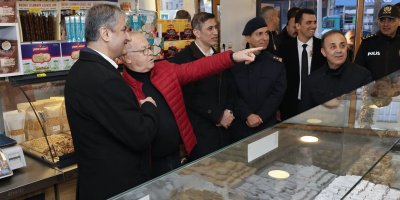 Vali Mustafa Yavuz Yüreğir’de esnaf ve vatandaşlarla buluştu