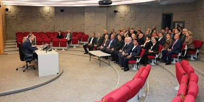 Adana’da muhtarlar Vali Mustafa Yavuz ile bir araya geldi